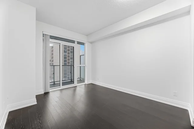 #409-65 Speers Road, Oakville - photo 18