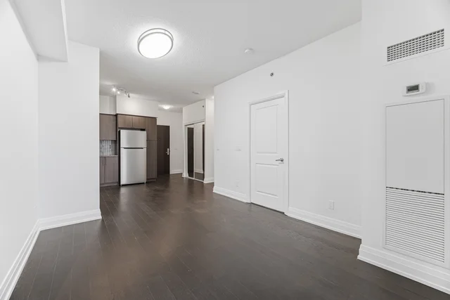 #409-65 Speers Road, Oakville - photo 22