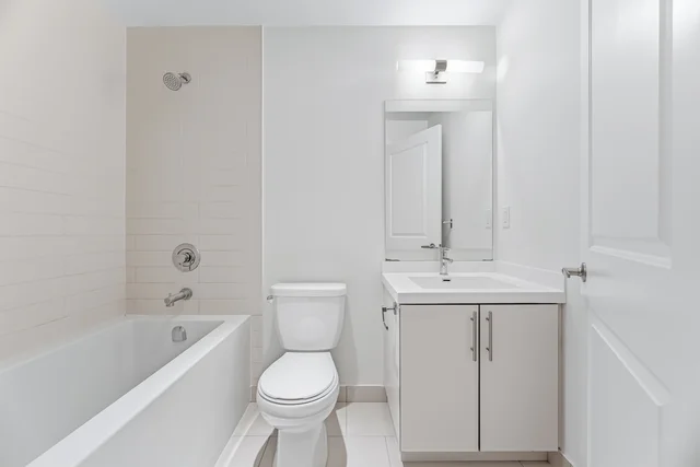 #409-65 Speers Road, Oakville - photo 24