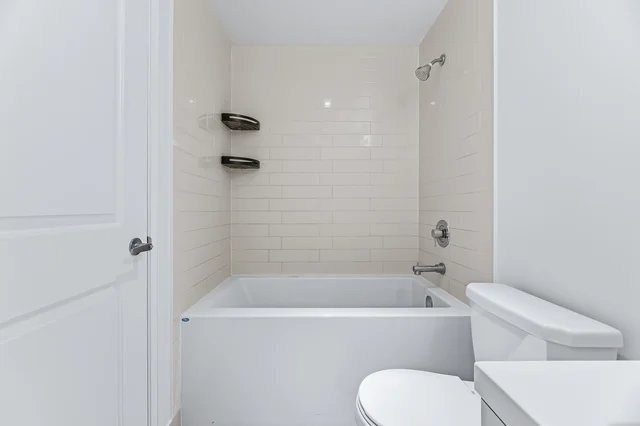 #409-65 Speers Road, Oakville - photo 25