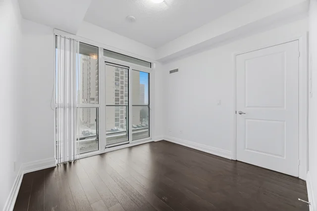 #409-65 Speers Road, Oakville - photo 27