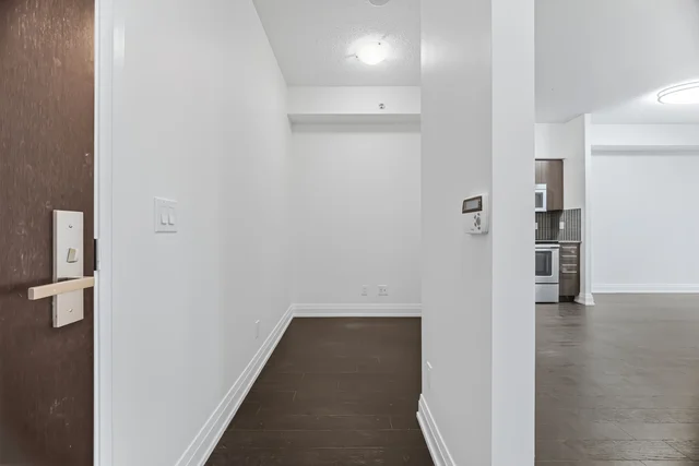 #409-65 Speers Road, Oakville - photo 30