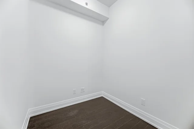 #409-65 Speers Road, Oakville - photo 31