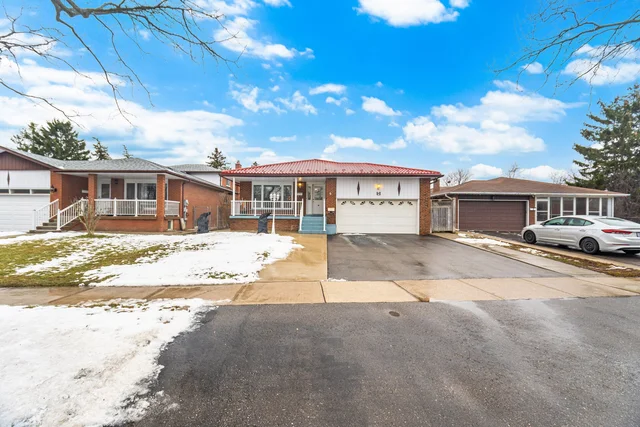 4 Manorcrest Street, Brampton - photo 2