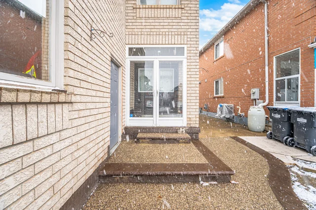 28 Mount Fuji Crescent, Brampton - photo 7