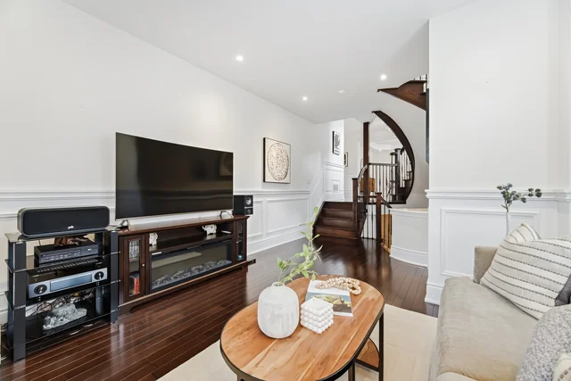 1 Ostrovsky Road, Woodbridge - photo 29