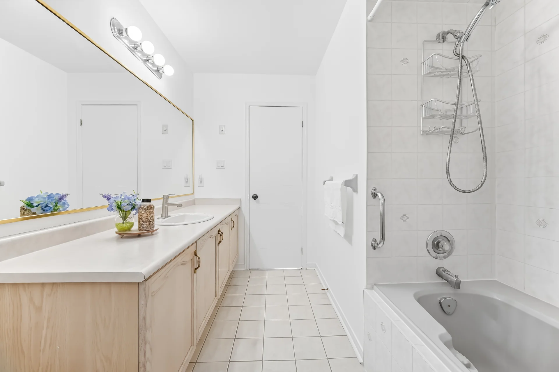 3547864