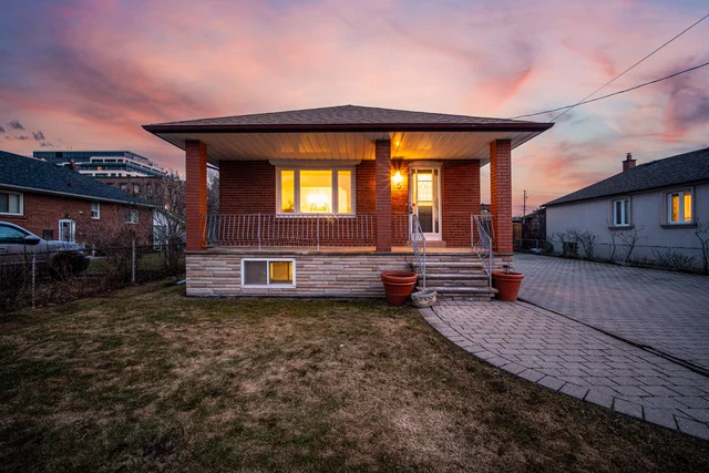 5 Rosewood Avenue, Etobicoke - photo 1