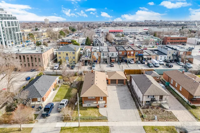 5 Rosewood Avenue, Etobicoke - photo 2