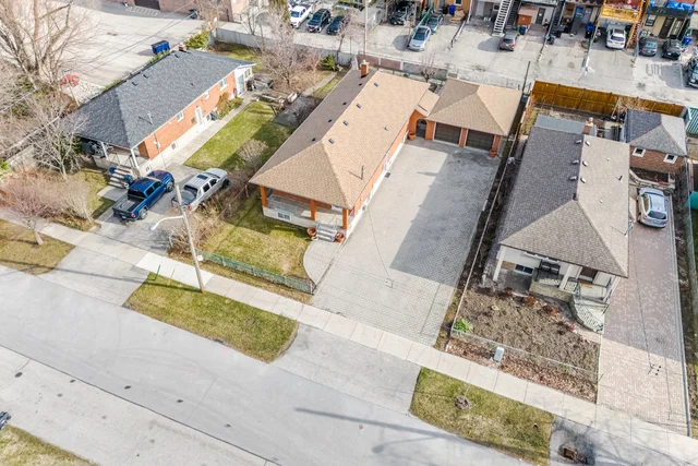 5 Rosewood Avenue, Etobicoke - photo 4
