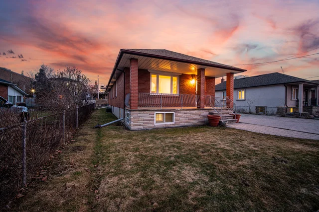 5 Rosewood Avenue, Etobicoke - photo 17