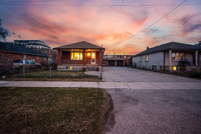 5 Rosewood Avenue, Etobicoke - photo 18