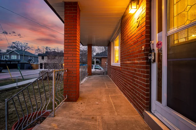 5 Rosewood Avenue, Etobicoke - photo 23