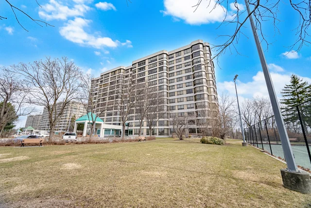 #711-330 Mill Street South, Brampton - photo 2