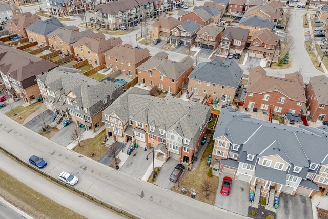 40 Memory Lane, Brampton - photo 2