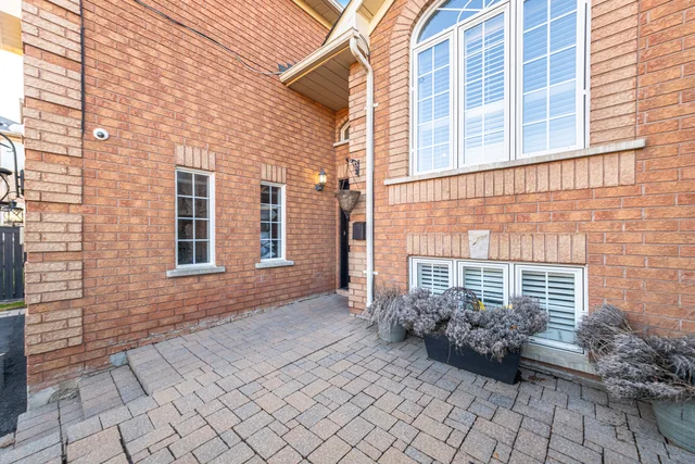 118 Van Scott Drive, Brampton - photo 11