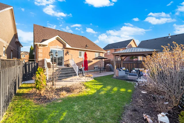 118 Van Scott Drive, Brampton - photo 88