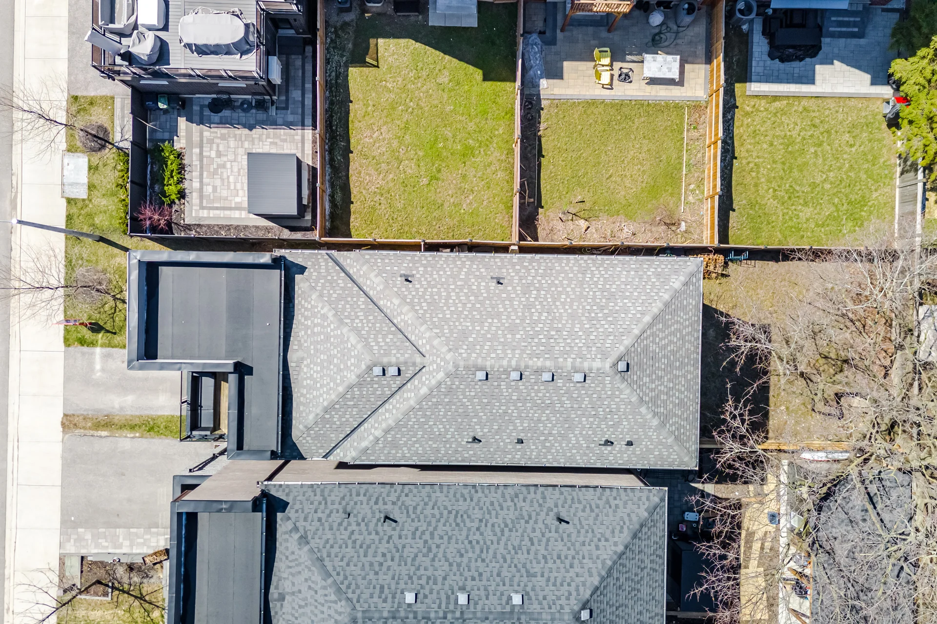 3561292