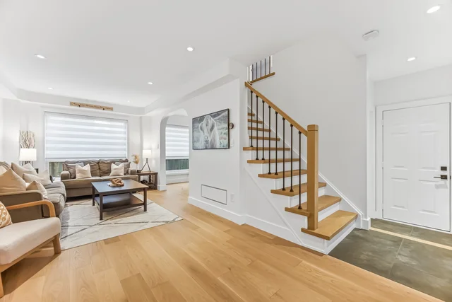 882 McDuffe Crescent, Milton - photo 12