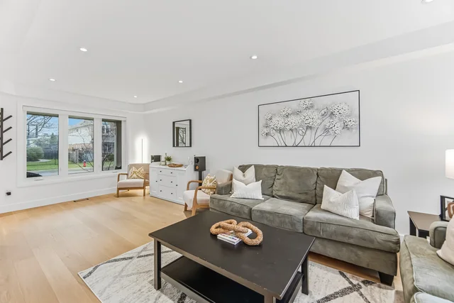 882 McDuffe Crescent, Milton - photo 14