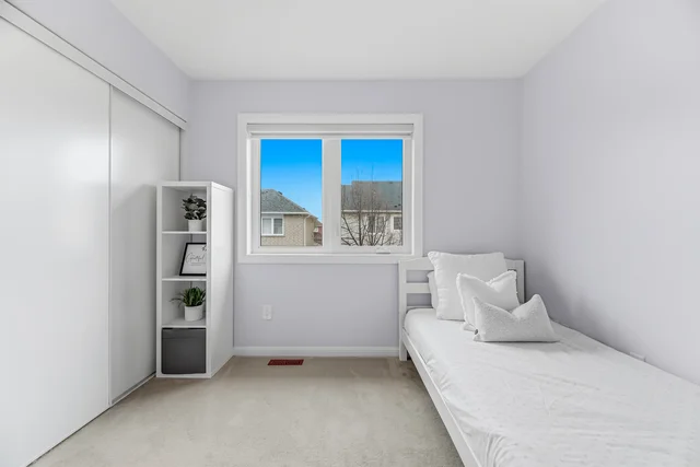 882 McDuffe Crescent, Milton - photo 31