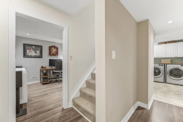 882 McDuffe Crescent, Milton - photo 34