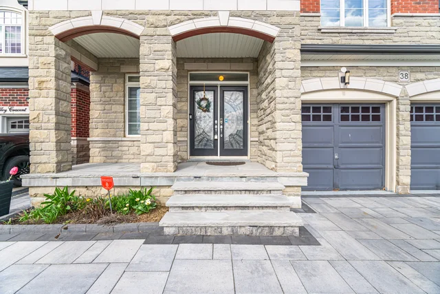 38 Blackberry Valley Crescent, Caledon - photo 17