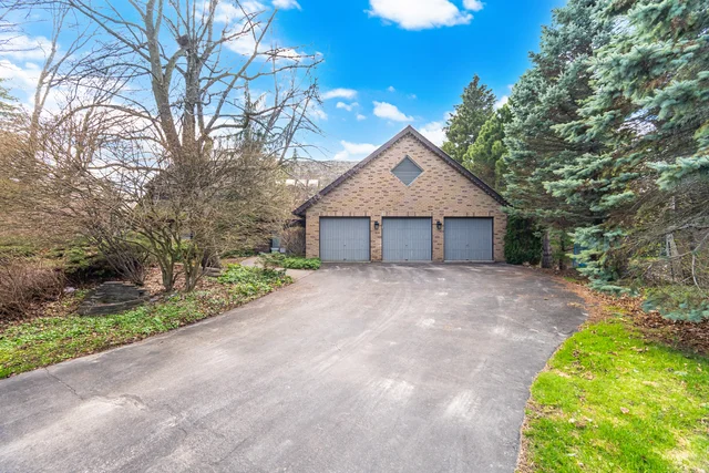 126 Curtis Crescent, King City - photo 1