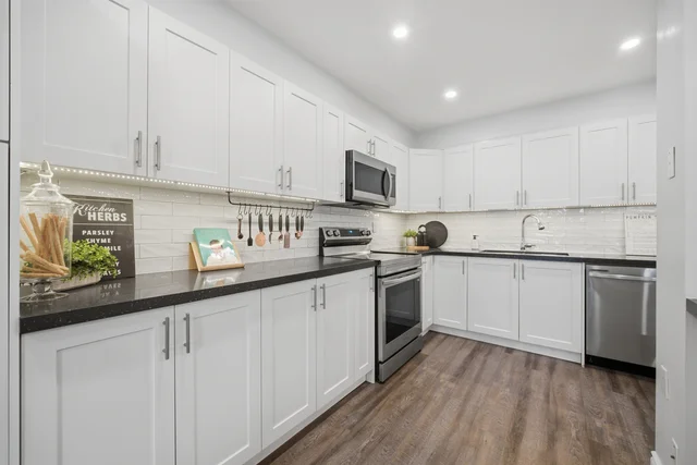 #112-75 Emmett Avenue, York - photo 8