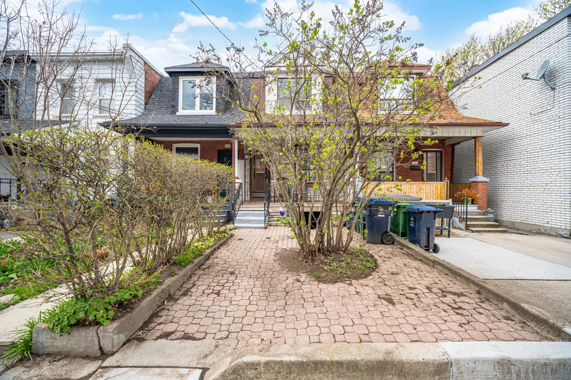 102 Bartlett Avenue, Toronto - photo 2