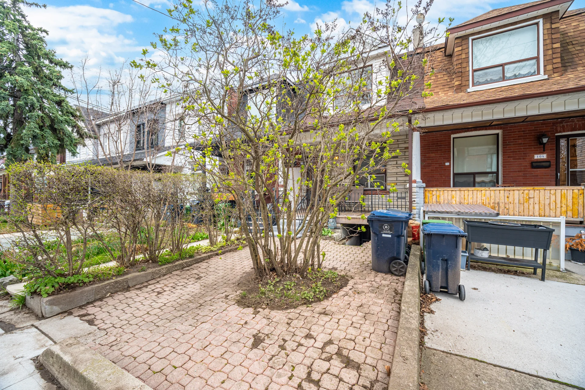 102 Bartlett Avenue, Toronto - photo 3