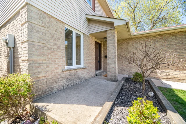 2395 Arnold Crescent, Burlington - photo 7