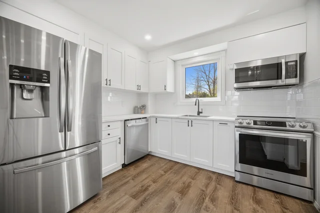 2395 Arnold Crescent, Burlington - photo 18