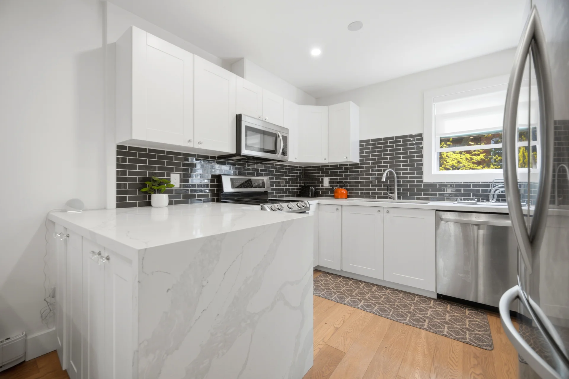 3586346