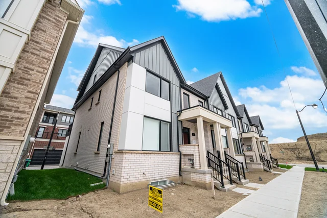 7 Moosehead Drive, Brampton - photo 4