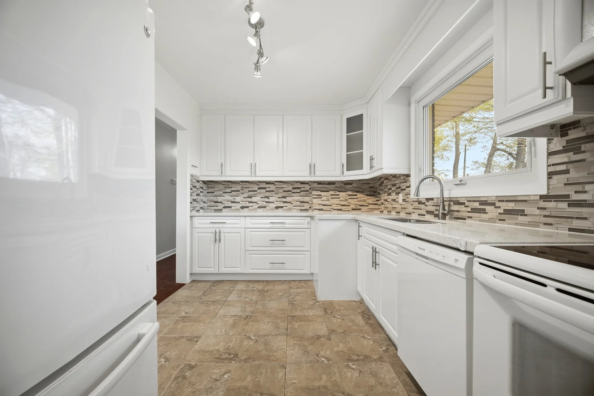 1461 Moss Glen Road, Burlington - photo 9