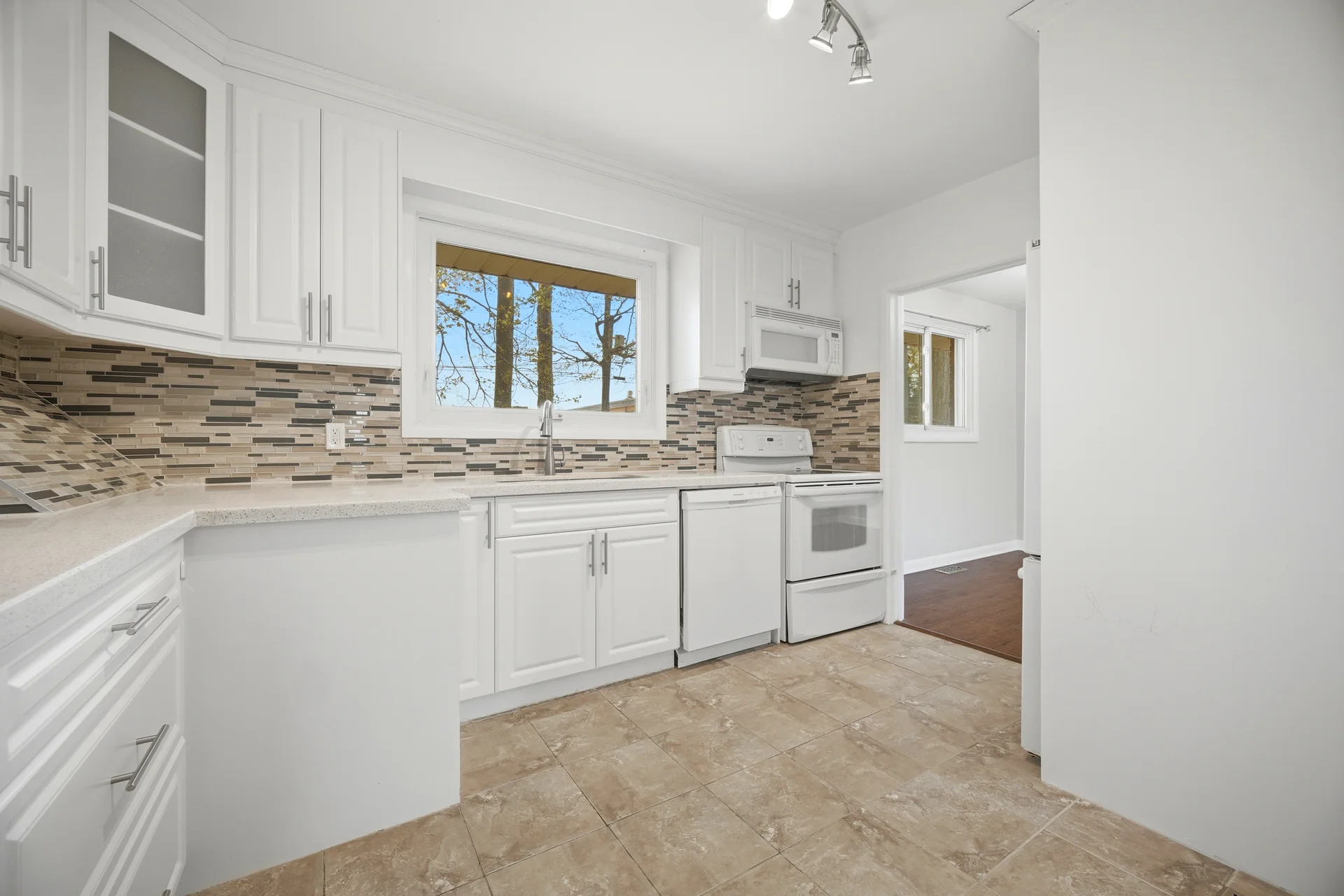 1461 Moss Glen Road, Burlington - photo 11