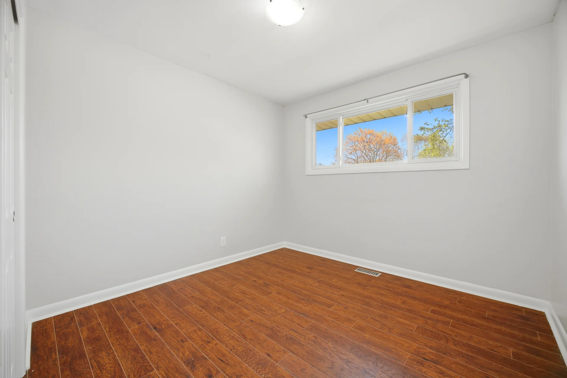 1461 Moss Glen Road, Burlington - photo 32
