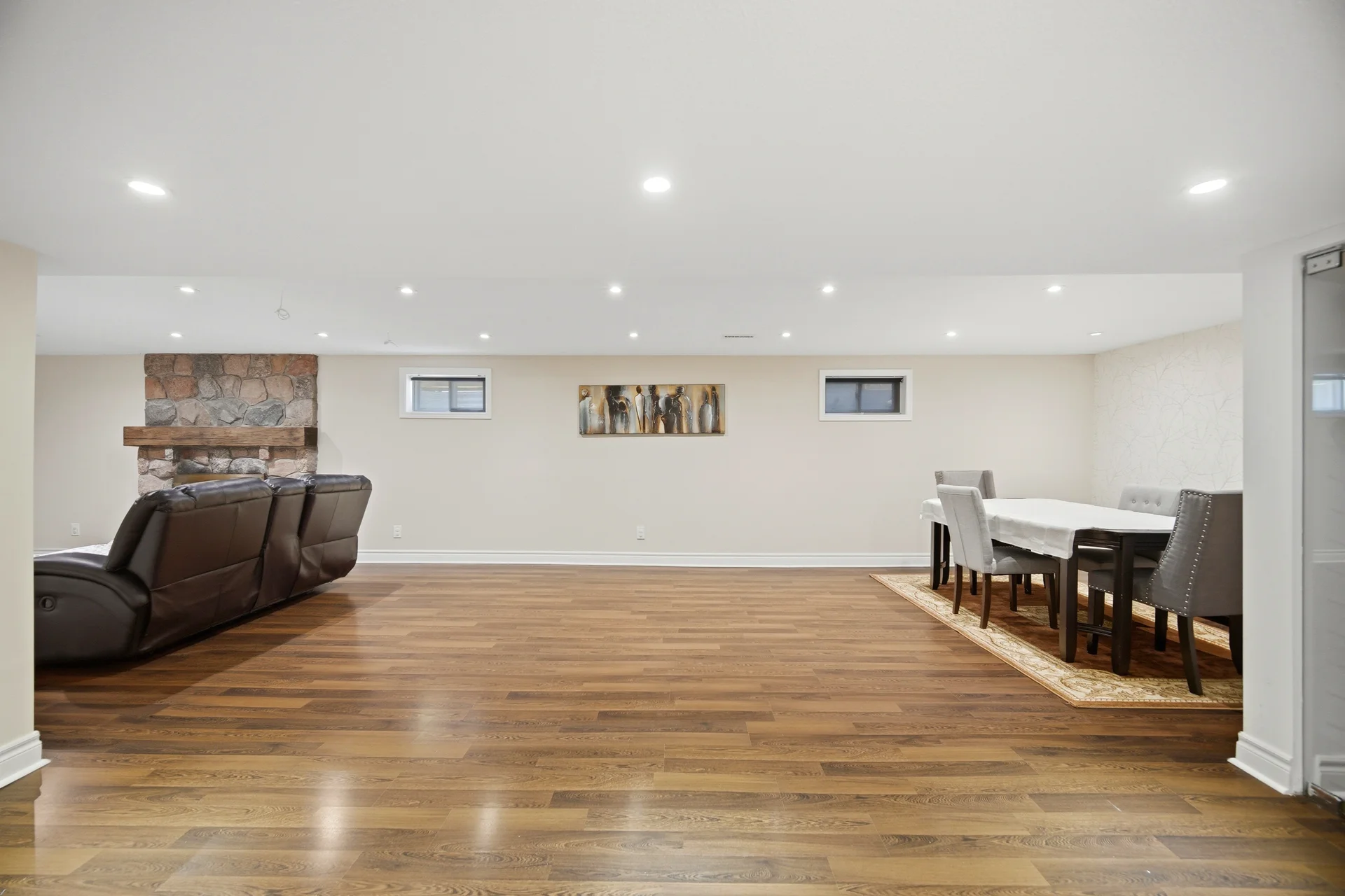 3589573