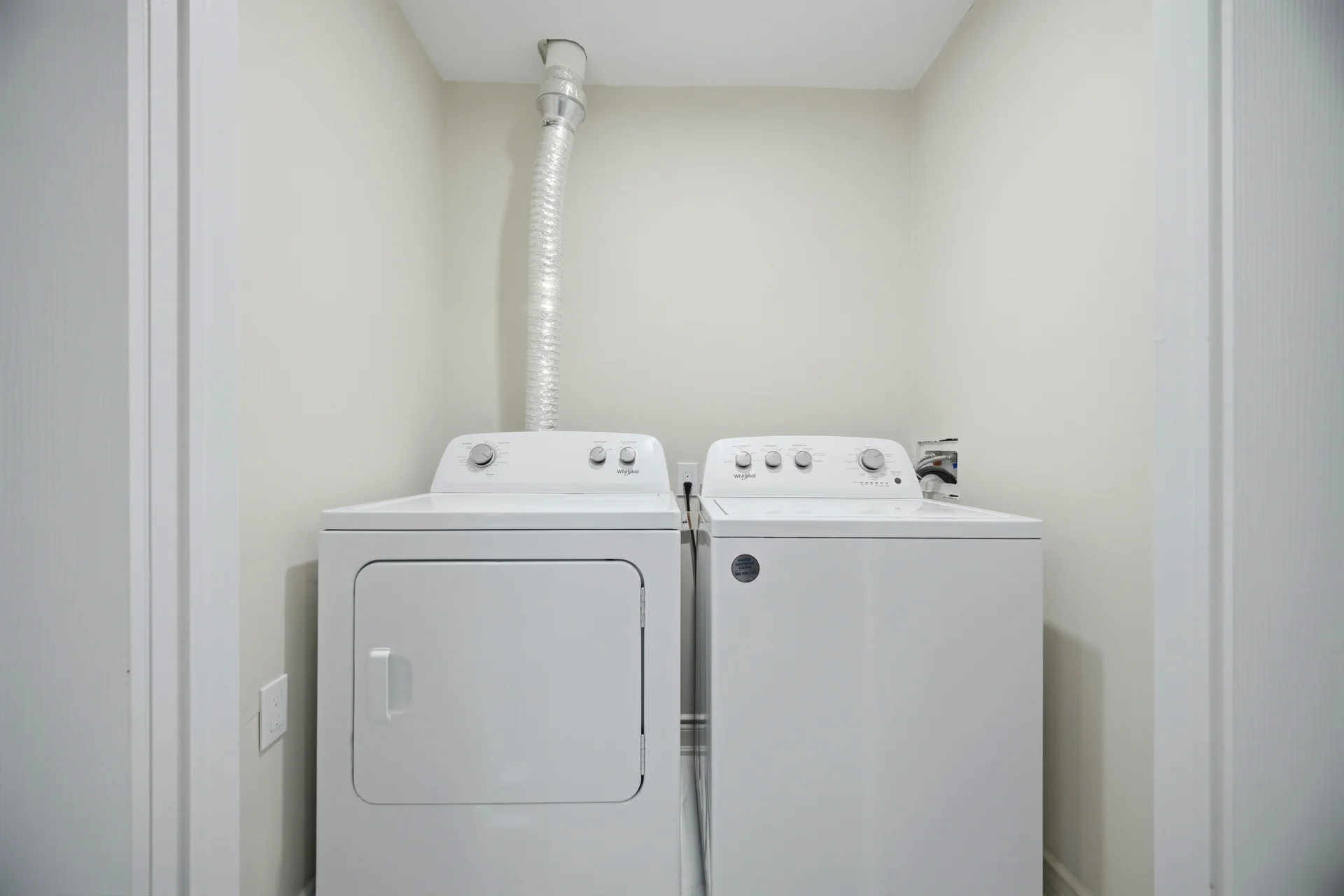 3589736