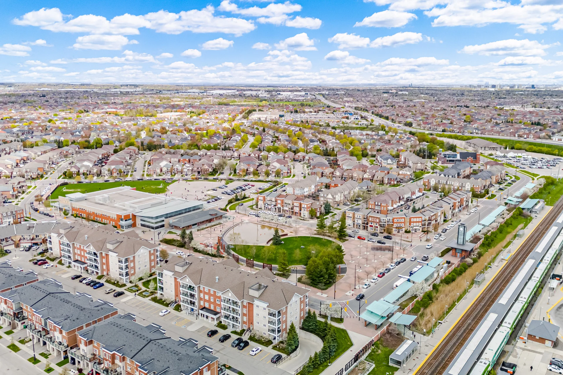 3595722