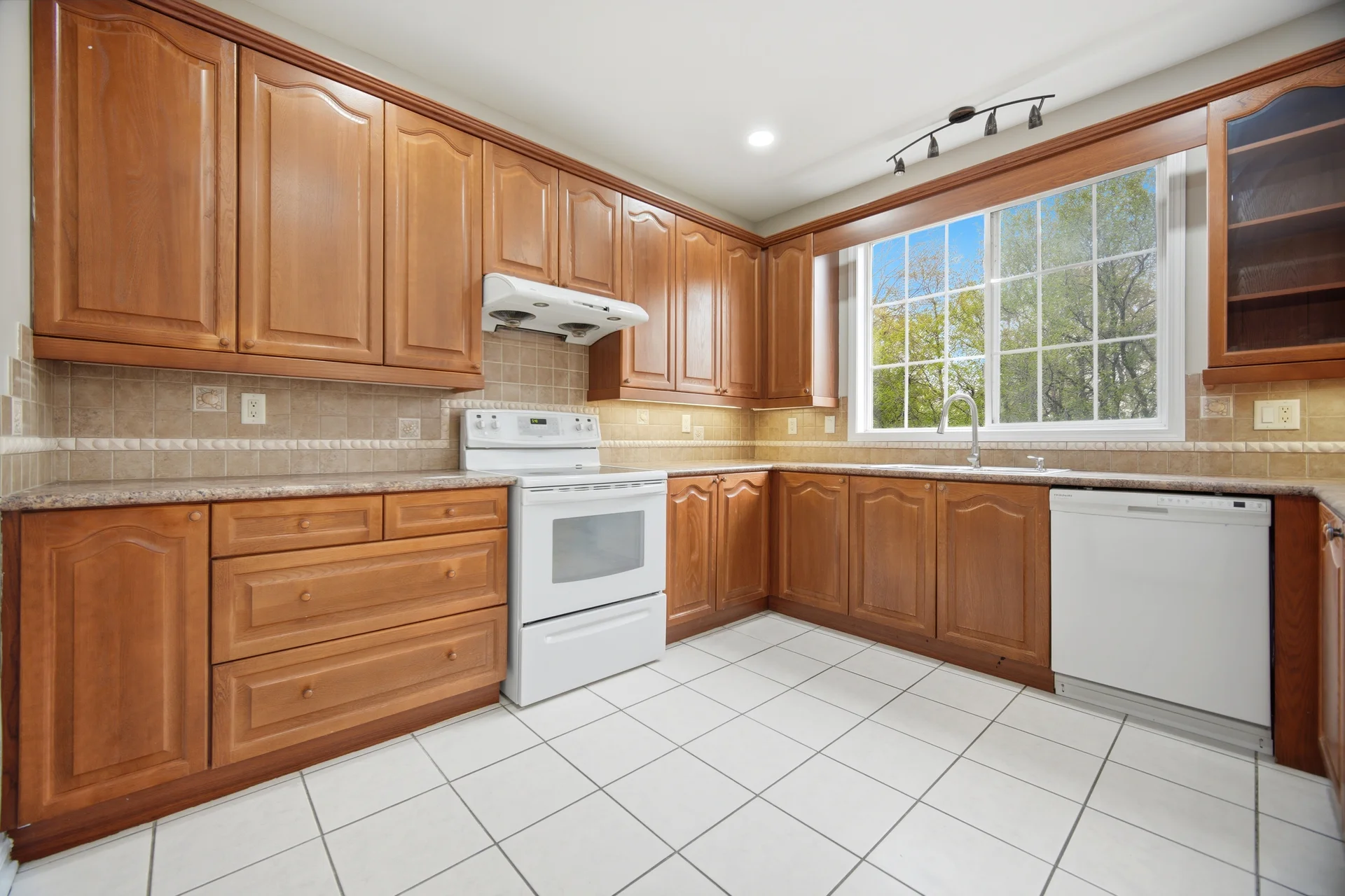 22 Cosmo Court, Brampton - photo 24