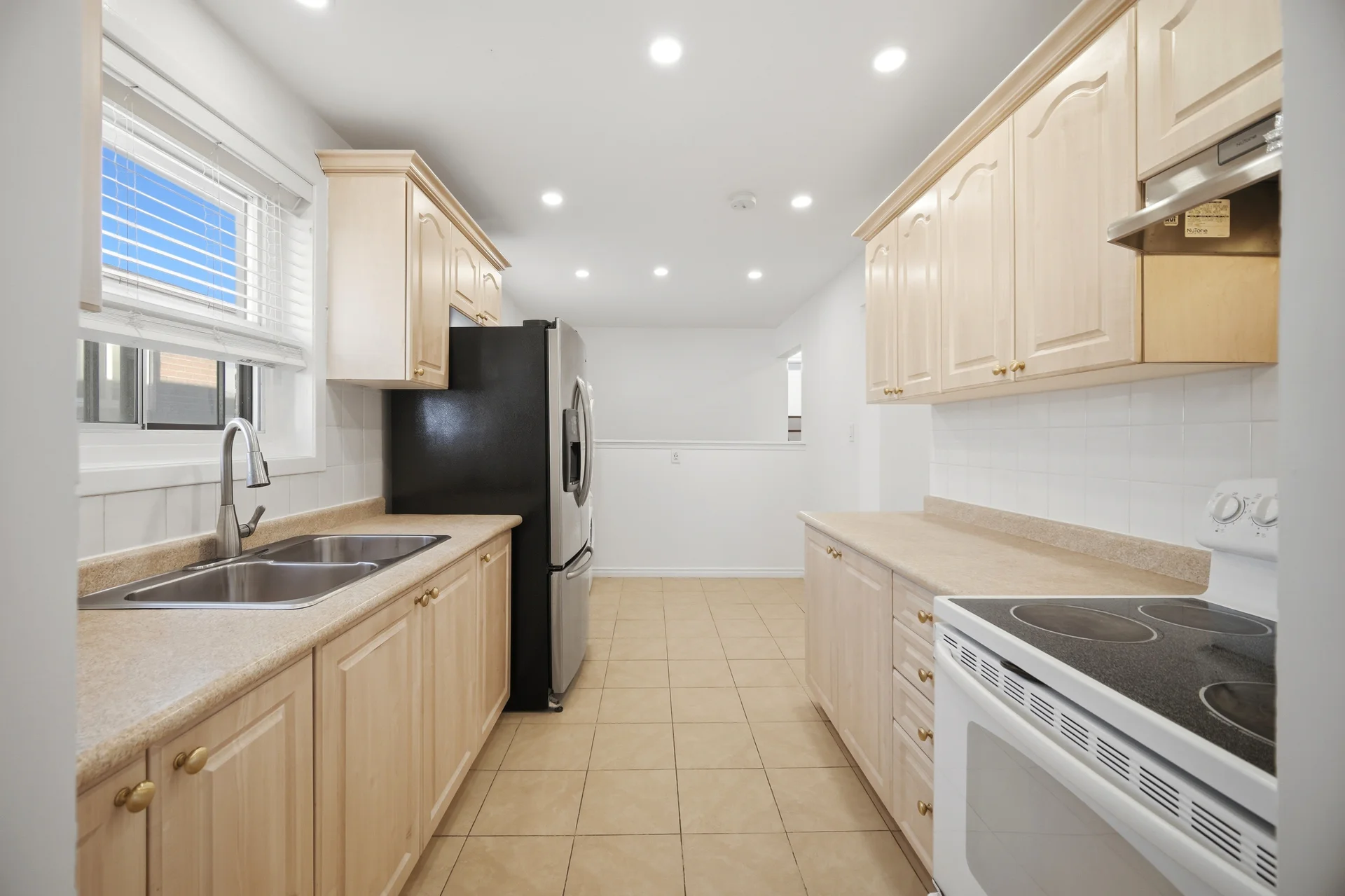 3611930