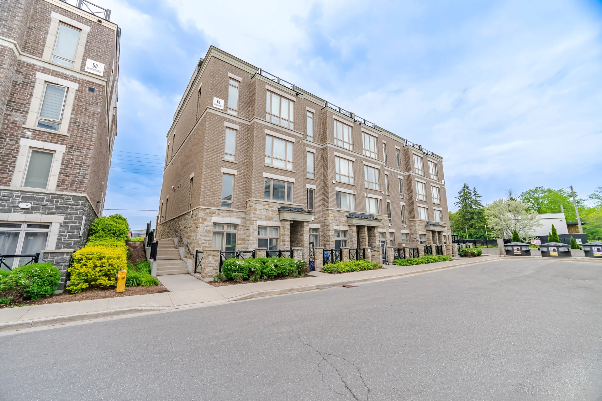 #702-60 Dunsheath Way, Markham - photo 2