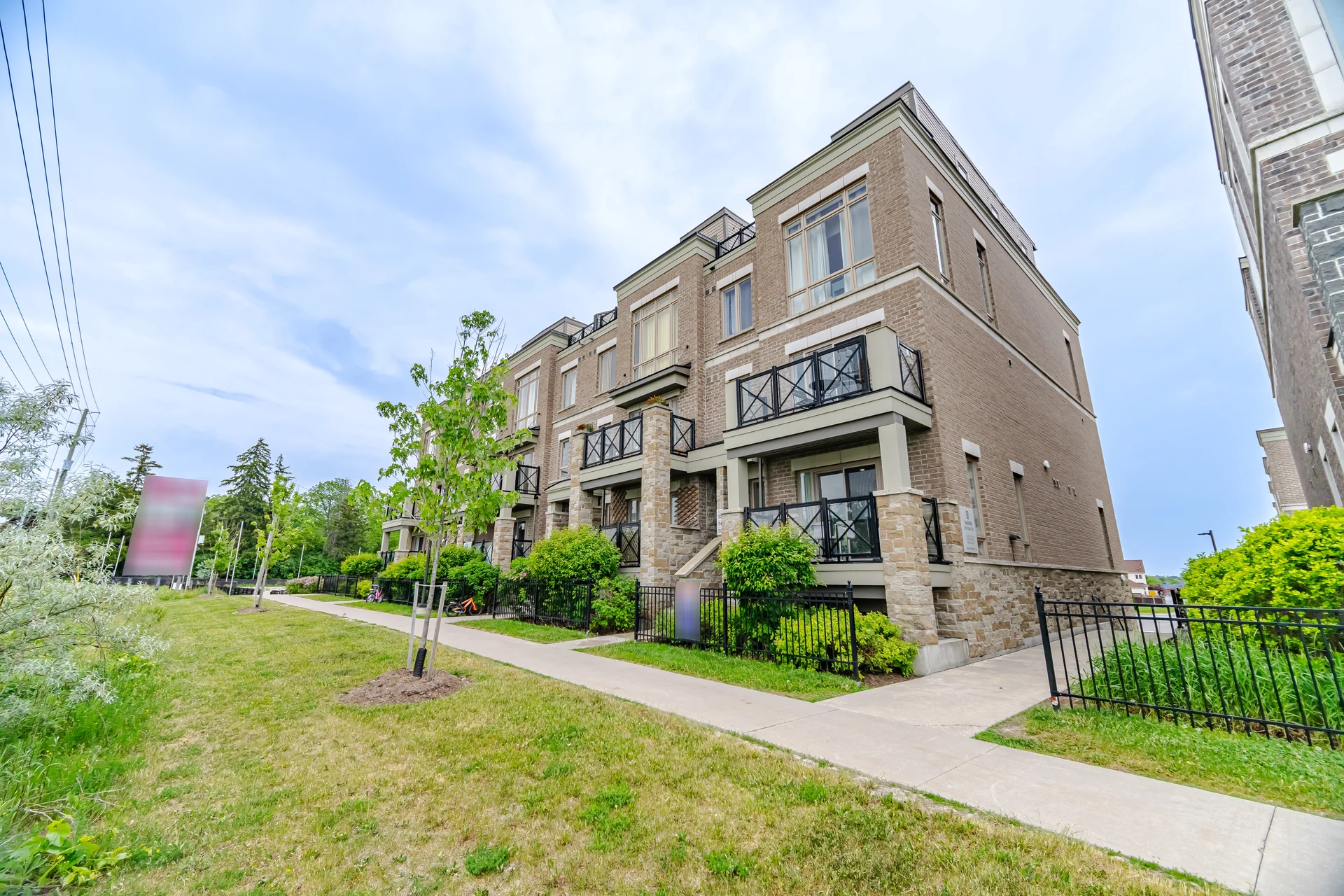 #702-60 Dunsheath Way, Markham - photo 3