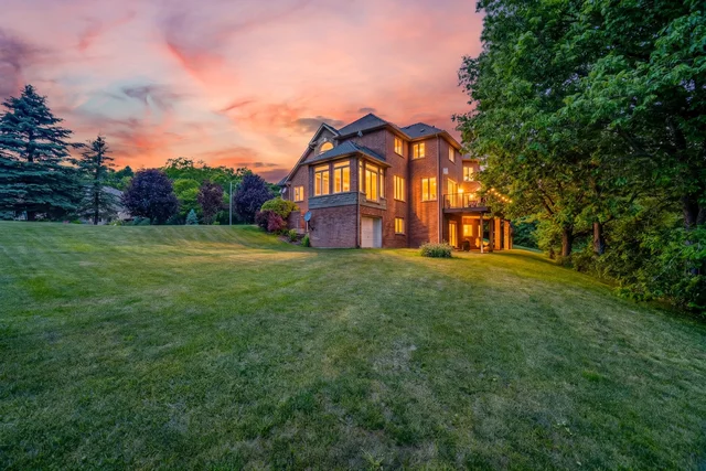 3 Valley Hill Drive, Bolton - photo 112