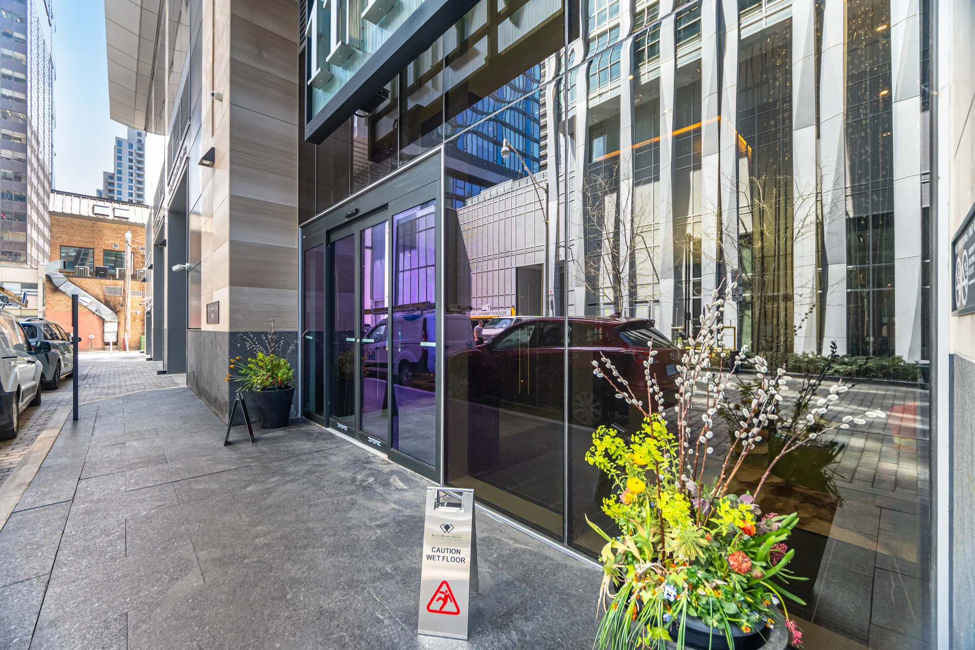 #3608-11 Yorkville Avenue, Toronto - photo 2