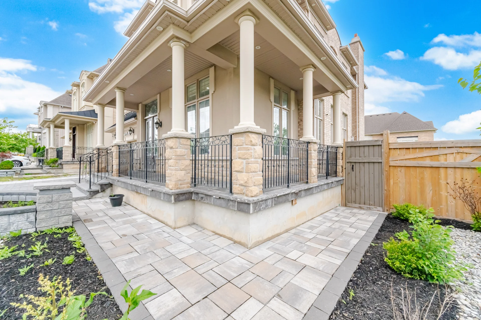 3633427