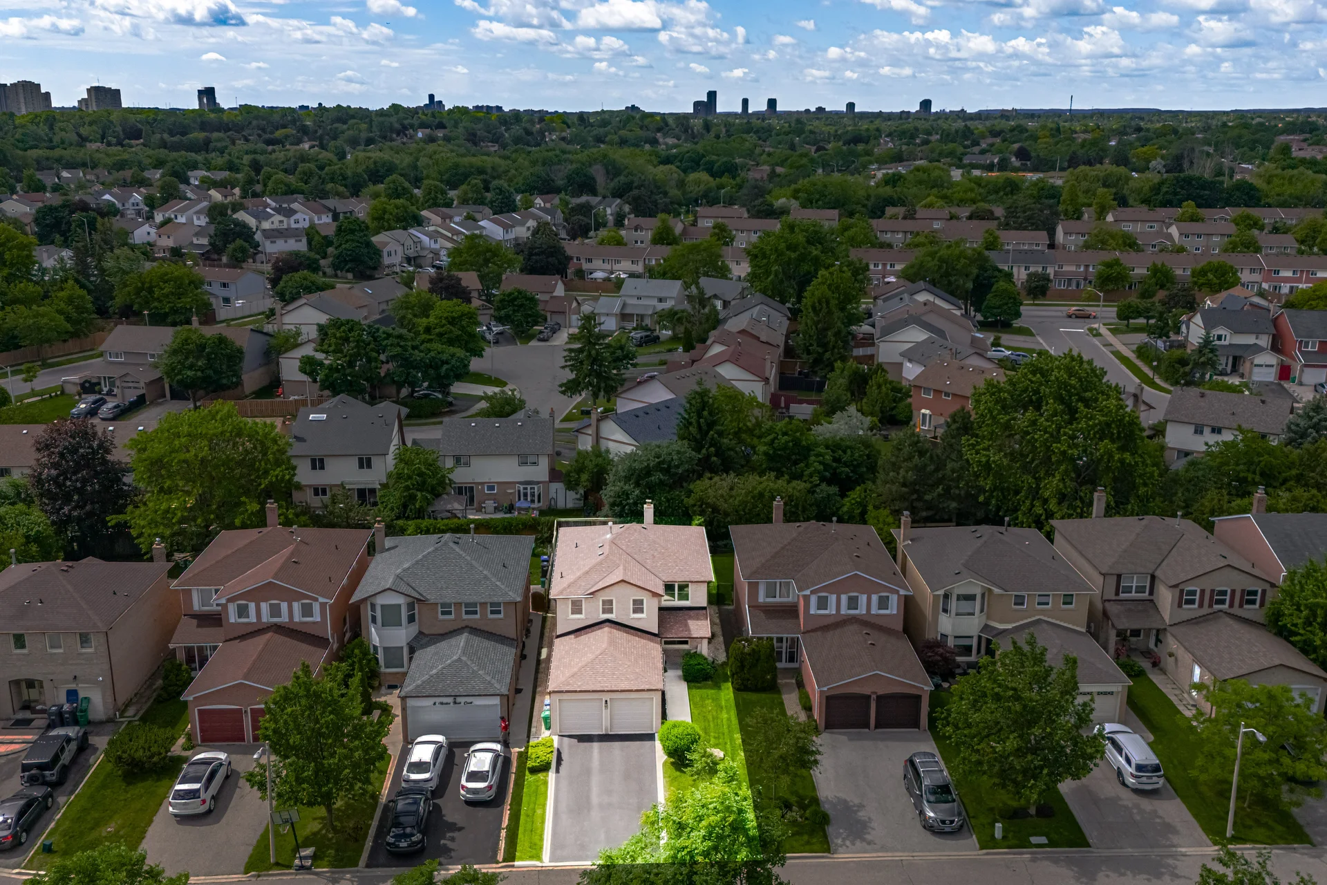 10 Meadow Bush Court, Brampton - photo 2