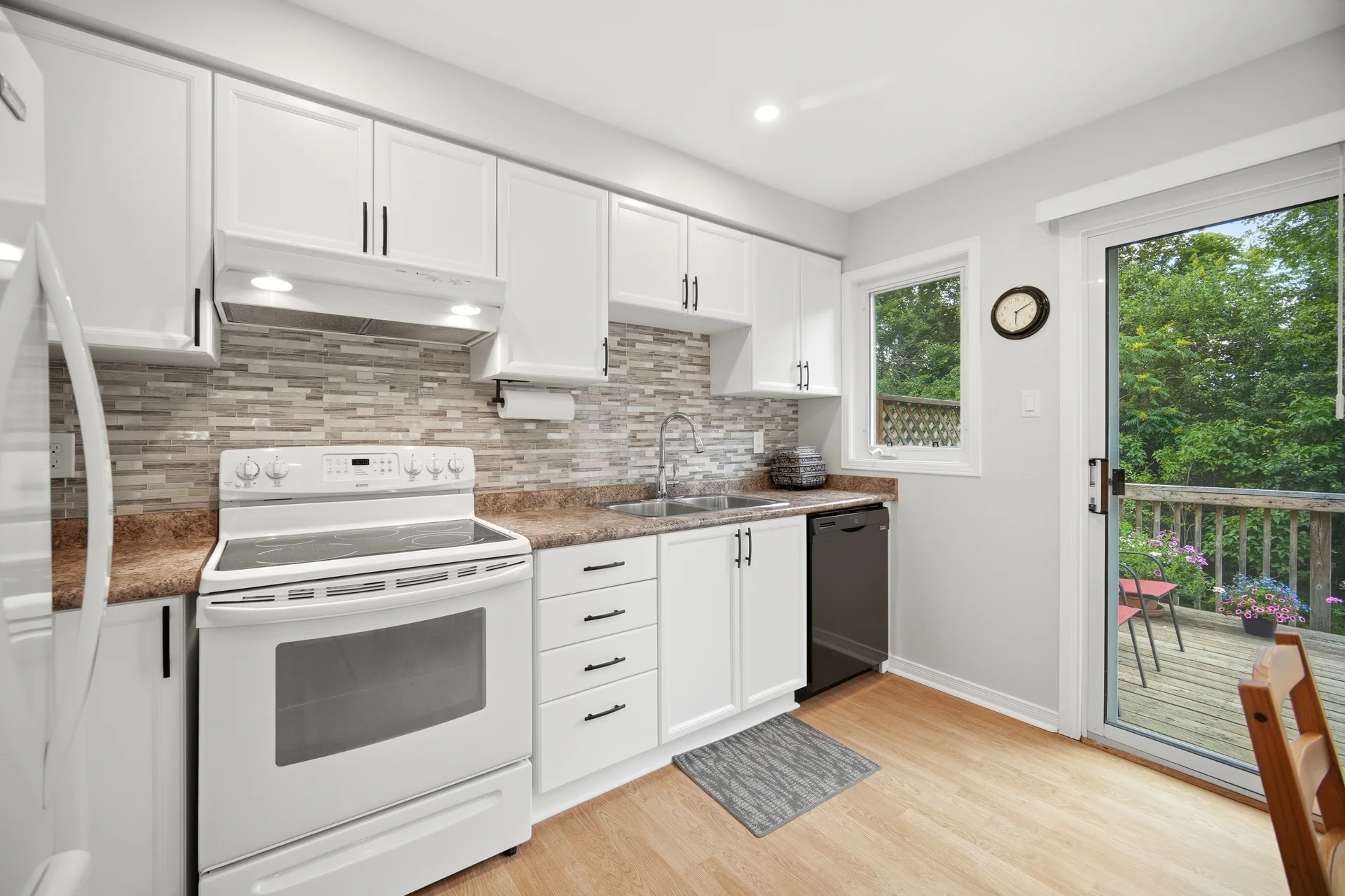 38 Furrows End, Brampton - photo 23